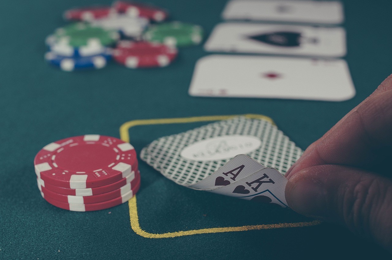Comment s’effectue le pari au poker ?
